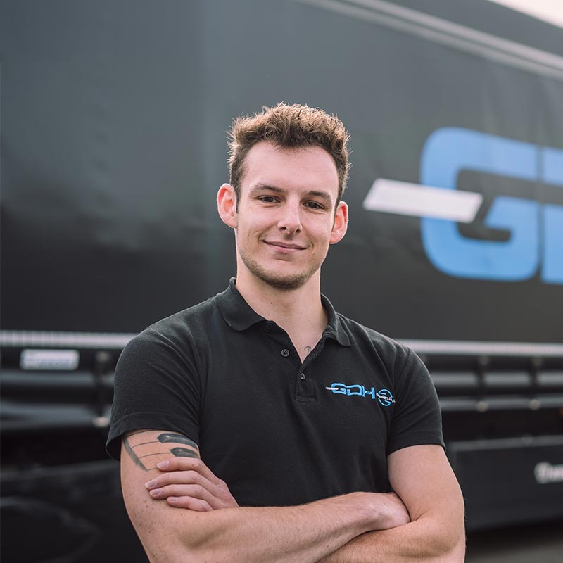 kontakt_ma_0004_Niklas-Hölper